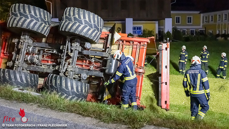 O-N-chtlicher-Bergeinsatz-f-r-Traktorgespann-in-Sarleinsbach
