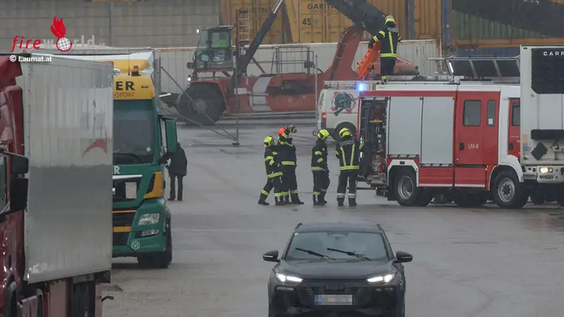 O-Toter-Fahrer-in-Lkw-Kabine-Feuerwehr-Edt-bei-Lambach-2x-alarmiert