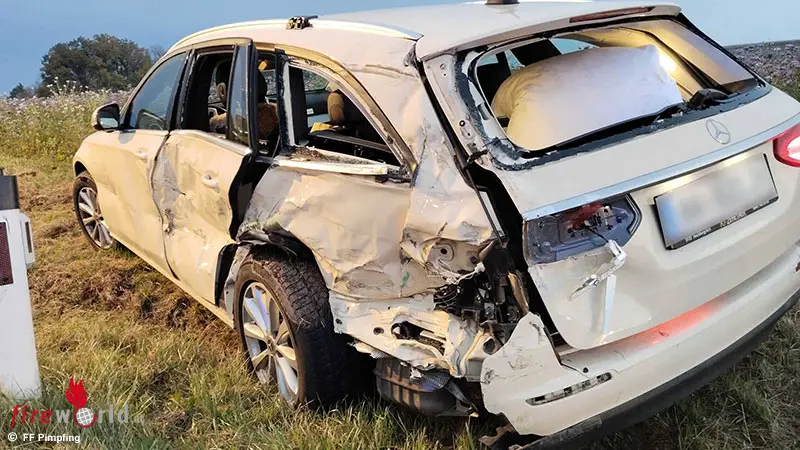 O-Verkehrsunfall-mit-Lkw-Pkw-auf-der-B-137-bei-Andorf