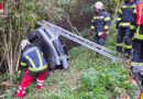 Oö: Auto kollidiert bei St. Marienkirchen a.d. Polsenz mit Baum und landet in Böschung
