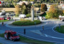 Schweiz: Diesel-Tankwagenanhänger in Kreisverkehr in Ilanz umgestürzt