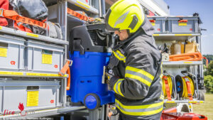 Symbol_Wasserschaden1 D: Feuerwehr Hamburg schützt Tiefgaragen und Keller nach Rohrbruch vor eindringendem Wasser