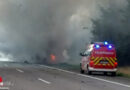 D: Pkw mit Anhänger samt 15 Ruderbooten auf Autobahn in Flammen aufgegangen