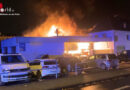 D: Großbrand in Autowerkstatt in Mülheim an der Ruhr