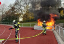 D: Brand eines Hochsprungkissens auf Sportplatz in Gevelsberg