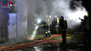 Asperhofen_Brand1 Nö: Fahrzeuge brennen in Garage in Asperhofen