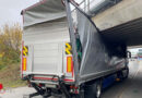 Schweiz: Lkw-Lenkerin (21) rammt Brücke → erheblich Verletzter in Baar
