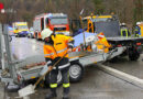 Bayern: Kleintransporter und Geräteträgerfahrzeug stoßen auf Reichenhaller Umgehungsstraßenbrücke zusammen