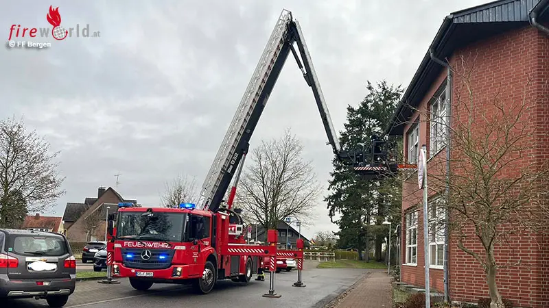 D-Statist-erleidet-w-hrend-Feuerwehr-bung-medizinischen-Notfall
