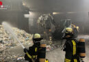 D: Brand in Lagerhalle eines Recyclingbetriebes in Dortmund