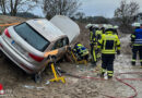 D: Feuerwehr befreit Unfall-Fahrerin bei Heiligenberg aus Zwangslage