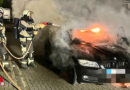 D: Brennendes Auto erfordert Feuerwehreinsatz in Hünxe