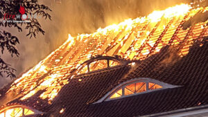 D: Feuer zerstrt denkmalgeschtzte Kirche in Brunsbttel