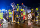 Nö: Menschenrettung nach Fahrzeugkollision mit Baum in Krems
