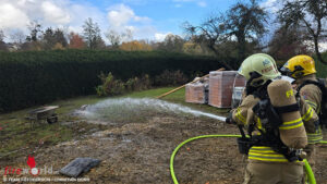 O: Brennende Gasflasche auf Baustelle in Ried im Innkreis