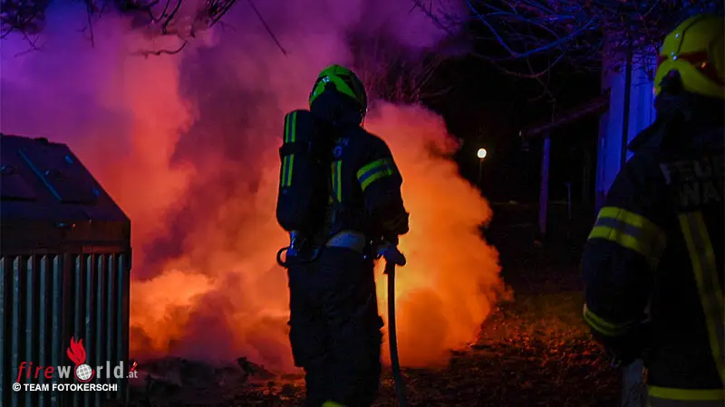 O-M-llcontainer-in-Wartberg-an-der-Krems-in-Vollbrand