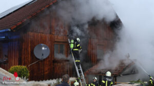 O: Sechs Feuerwehren bei Brand in Wohnhaus in Pichl bei Wels