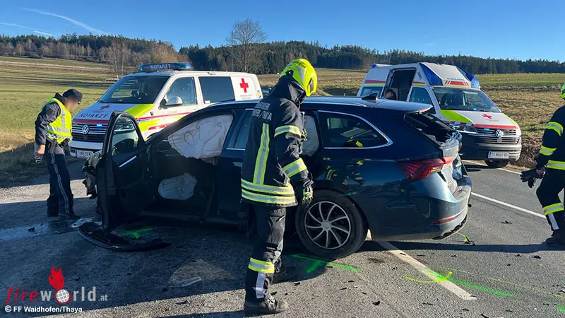 N-Vier-Verletzte-nach-Zusammensto-mit-drei-Fahrzeugen-bei-Waidhofen-an-der-Thaya