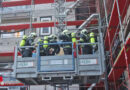 Nö: Mit dem Baustellenaufzug zum Feuer am Dach in Wiener Neustadt → B4-Alarm
