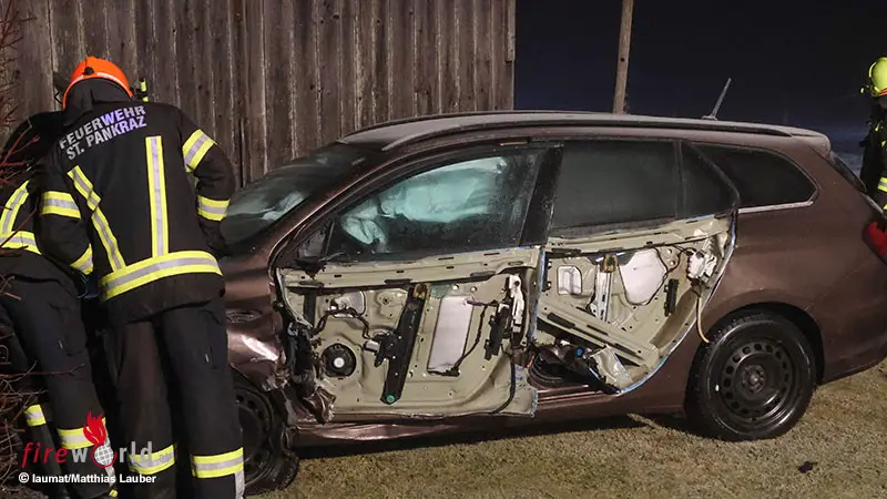 O-Streifkollision-zwischen-zwei-Autos-auf-Pyhrnpass-Stra-e-bei-St-Pankraz