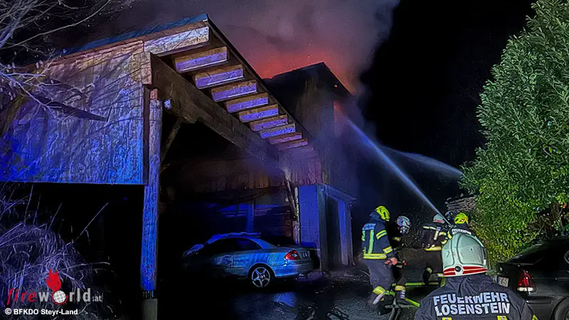 O-Alarmstufe-II-bei-Carportbrand-in-Reichraming