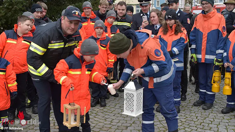 O-Auch-2025-wanderte-das-Friedenslicht-von-Sch-rding-nach-Bayern