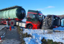 Stmk: Schwerer Verkehrsunfall mit einem Gefahrenstoff-Lkw und zwei Pkw bei St. Martin im Sulmtal