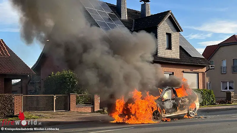 D-Skoda-geht-w-hrend-der-Fahrt-in-Minden-in-Flammen-auf