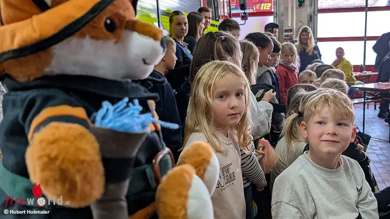 Bayern-Nicht-Pontypandy-sondern-Altenmarkt-Kinderfeuerwehr-mit-27-jungen-L-schmeistern-am-Start