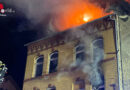 D: Feuer am Dach eines Wohngebäudes in Mühlhausen