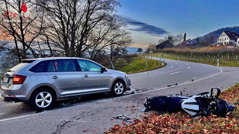 Schweiz-In-den-Gegenverkehr-gerutscht-T-fffahrer-22-stirbt-bei-Di-ttlikon