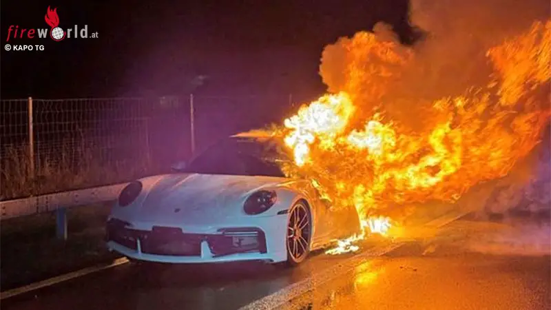 schweiz-sportwagen-auf-der-a-1-bei-eschlikon-in-flammen