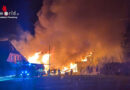 D: Wirtschaftstrakt neben Wohngebäude in Reußenköge in Vollbrand