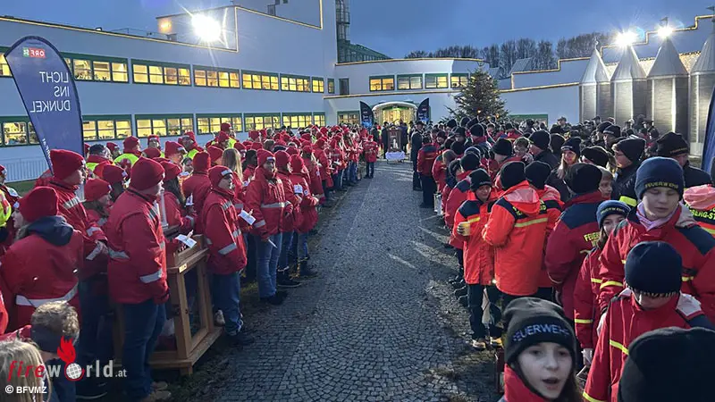 Stmk-Friedenslicht-bei-der-Feuerwehr-im-Bereich-M-rzzuschlag