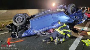 O: Mutter und Kind (3) mit Auto auf A 1 berschlagen ? Pkw kollidiert mit Unfallauto