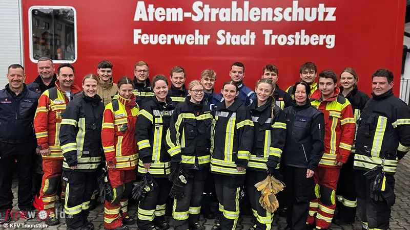 Bayern-Erfolgreicher-Atemschutzlehrgang-des-KFV-Traunstein-7-Frauen-unter-den-Teilnehmern