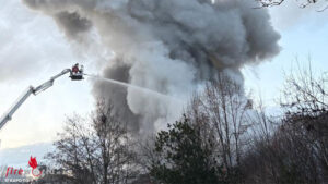 Hauptwil_Brand1 Schweiz: Millionen-Brand in Gewerbehalle in Hauptwil ? Löschwasser sorgt für Fischsterben
