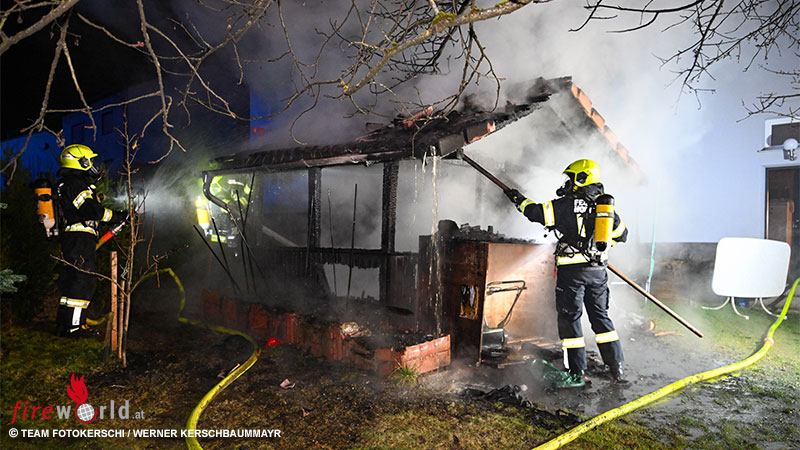 O-Brennende-Gartenlaube-in-Hofkirchen-im-Traunkreis