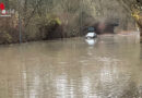 D: Wasserrohrbruch in Dortmund → Pkw blieb im Wasser stecken