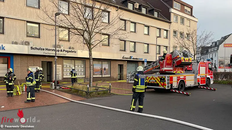 D-Starke-Verrauchung-mit-eingeschlossenen-Personen-in-Dinslaken