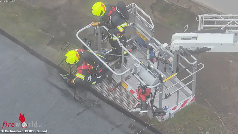 N-Brand-in-textilverarbeitendem-Betrieb-in-Gm-nd-gro-er-Feuerwehreinsatz-mit-internationaler-Unterst-tzung