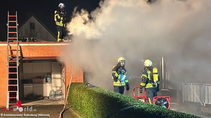 D-Garage-brennt-in-Zeven-in-voller-Ausdehnung