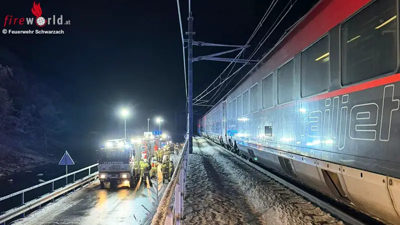 Sbg-Zug-mit-rund-150-Passagieren-zwischen-Schwarzach-und-Lend-evakuiert