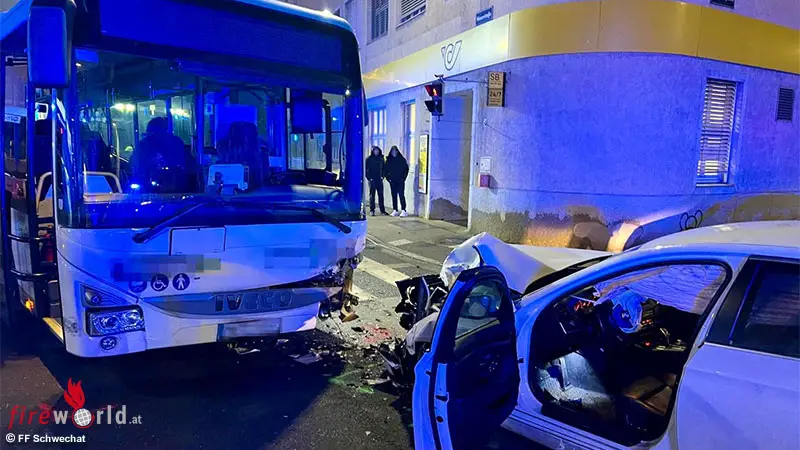 N-Drei-Verletzte-bei-Zusammensto-zwischen-Omnisbus-und-Pkw-in-Schwechat
