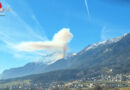 Tirol: 3 Polizeihubschrauber unterstützen schwierigen Waldbrand-Löscheinsatz auf 1.400 m Seehöhe bei Innsbruck