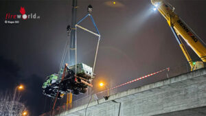 Schweiz: Lastwagen durchbricht Brckengelnder und strzt in die Aare ? ein Toter