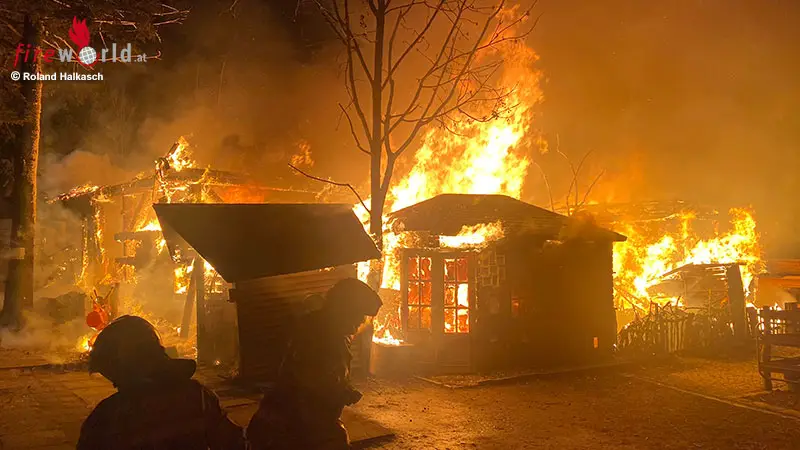 D-Scheunenbrand-am-Hl-Abend-bei-Kinder-und-Jugendfarm-in-Dresden