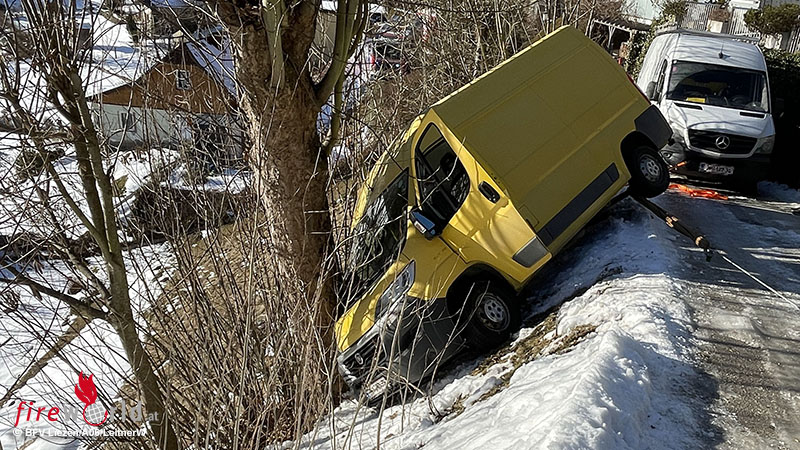 Stmk-Transporter-drohte-in-Rottenmann-abzust-rzen