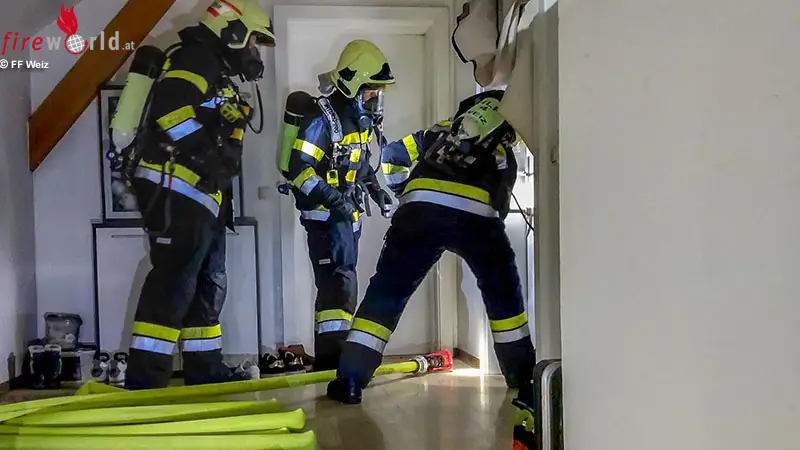 Stmk-Zimmerbrand-in-Mehrfamilienhaus-in-Weiz