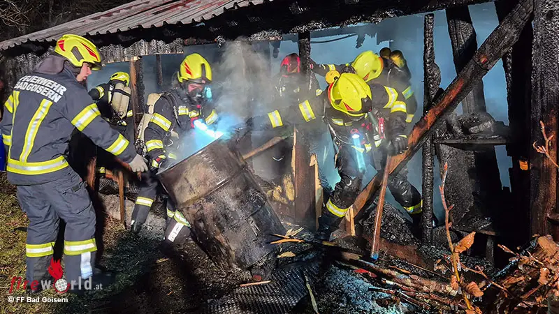 O-Gr-erer-Einsatz-in-der-Silvesternacht-in-Gosau-H-tte-in-Vollbrand